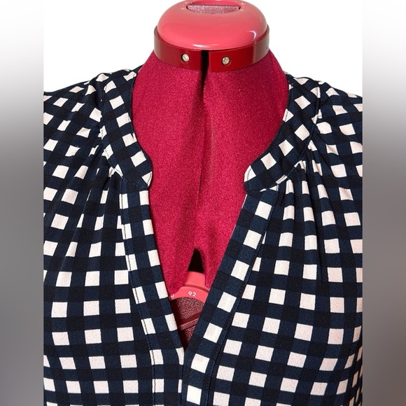 NWT Cleo Petites navy/white sleeveless stretch knit pullover V-front top - Picture 5 of 9